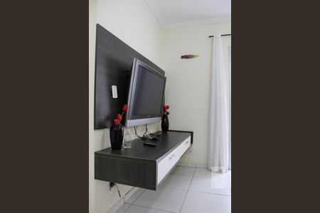 Detalhe sala TV de apartamento para alugar com 2 quartos, 87m² em Jardim Las Palmas, Guarujá