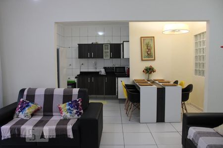 Detalhe sala  de apartamento para alugar com 2 quartos, 87m² em Jardim Las Palmas, Guarujá