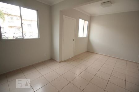 Sala de casa de condomínio à venda com 3 quartos, 101m² em Vila Mafalda, Jundiaí