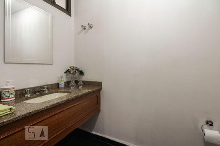 Lavabo de casa para alugar com 4 quartos, 300m² em Jardim Anália Franco, São Paulo