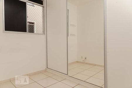 Quarto 2 de apartamento para alugar com 2 quartos, 45m² em Gávea, Uberlândia