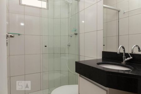 Banheiro de apartamento para alugar com 2 quartos, 45m² em Gávea, Uberlândia