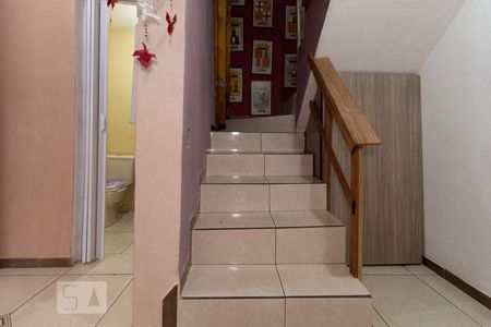 Escada de casa de condomínio para alugar com 4 quartos, 145m² em Portão, Curitiba