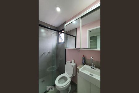 Banheiro de kitnet/studio para alugar com 1 quarto, 28m² em Vila Deodoro, São Paulo