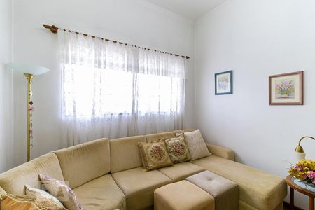 Sala de TV de casa à venda com 4 quartos, 400m² em Parque São Quirino, Campinas