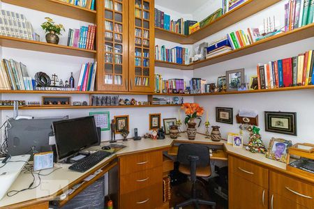 Escritório de casa à venda com 4 quartos, 400m² em Parque São Quirino, Campinas