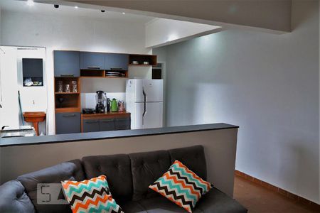 Detalhe Sala / Cozinha Americana de apartamento para alugar com 1 quarto, 52m² em Guilhermina, Praia Grande