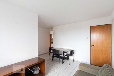 Sala de apartamento para alugar com 2 quartos, 80m² em Torre, Recife