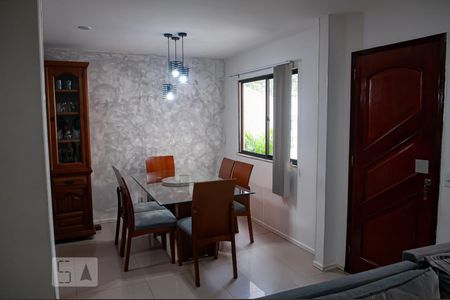 Sala de casa à venda com 3 quartos, 150m² em Pechincha, Rio de Janeiro