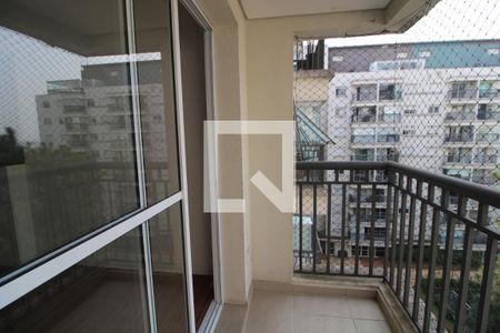 Vista da sacada de apartamento para alugar com 2 quartos, 64m² em Vila Castelo, São Paulo