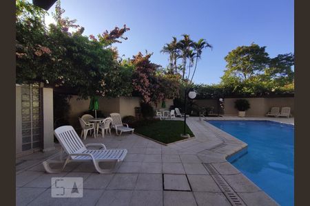 Apartamento à venda com 190m², 3 quartos e 2 vagas Apartamento à venda com 190m², 3 quartos e 2 vagasÁrea Comum da Piscina