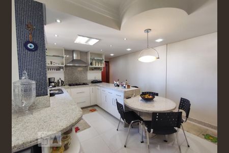 Apartamento à venda com 190m², 3 quartos e 2 vagas Apartamento à venda com 190m², 3 quartos e 2 vagasCozinha