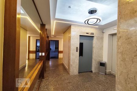 Apartamento à venda com 190m², 3 quartos e 2 vagas Apartamento à venda com 190m², 3 quartos e 2 vagasHall Elevador