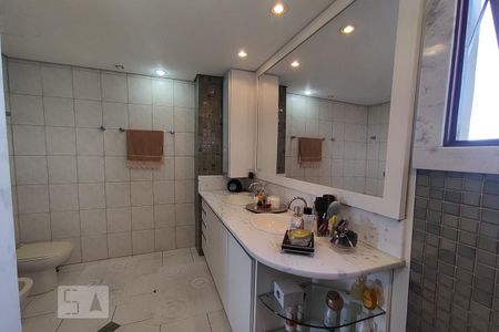 Apartamento à venda com 190m², 3 quartos e 2 vagas Apartamento à venda com 190m², 3 quartos e 2 vagasBanheiro da Suíte