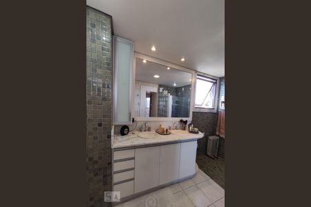 Apartamento à venda com 190m², 3 quartos e 2 vagas Apartamento à venda com 190m², 3 quartos e 2 vagasBanheiro da Suíte