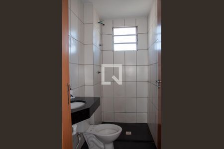 Banheiro de apartamento à venda com 2 quartos, 50m² em Califórnia, Contagem