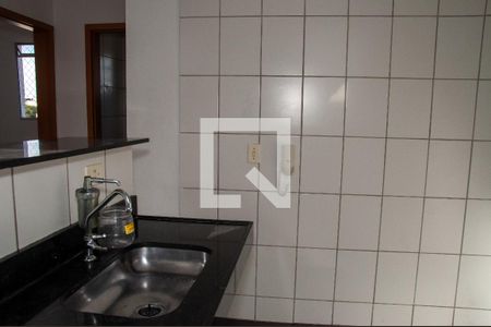 Cozinha de apartamento à venda com 2 quartos, 50m² em Califórnia, Contagem