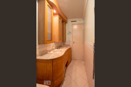 Apartamento à venda com 166m², 3 quartos e 2 vagas Apartamento à venda com 166m², 3 quartos e 2 vagasBanheiro
