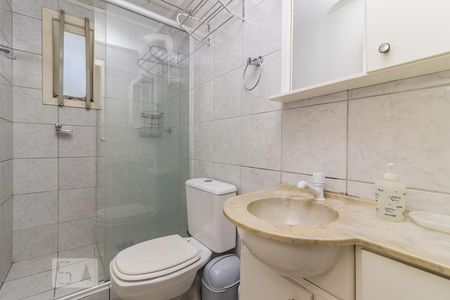 Banheiro de apartamento para alugar com 1 quarto, 49m² em Partenon, Porto Alegre
