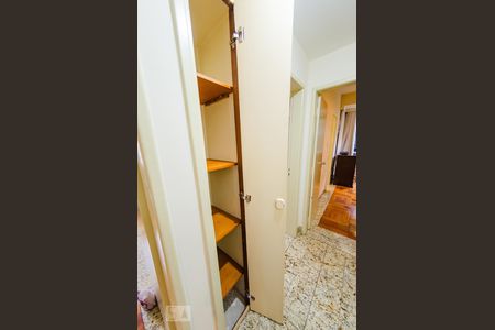 Corredor de apartamento para alugar com 3 quartos, 130m² em Santa Lúcia, Belo Horizonte