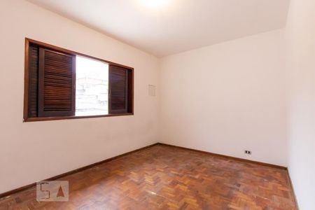 Quarto 2 de casa para alugar com 2 quartos, 60m² em Vila Carmosina, São Paulo