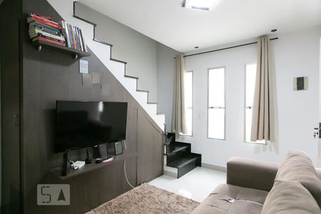 Sala de casa de condomínio para alugar com 2 quartos, 60m² em Vila Jacuí, São Paulo