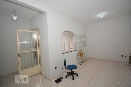Sala de casa para alugar com 1 quarto, 660m² em Marechal Hermes, Rio de Janeiro