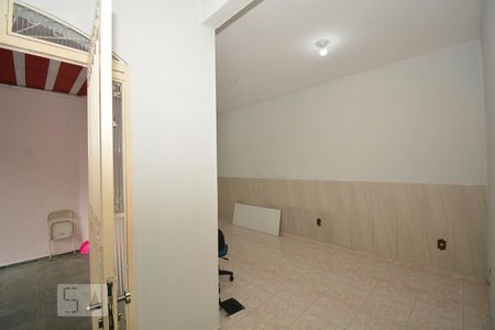 Sala de casa para alugar com 1 quarto, 660m² em Marechal Hermes, Rio de Janeiro