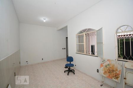 Sala de casa para alugar com 1 quarto, 660m² em Marechal Hermes, Rio de Janeiro