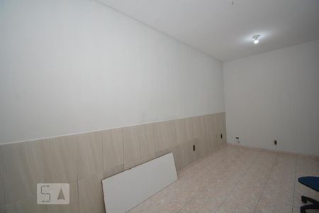 Sala de casa para alugar com 1 quarto, 660m² em Marechal Hermes, Rio de Janeiro