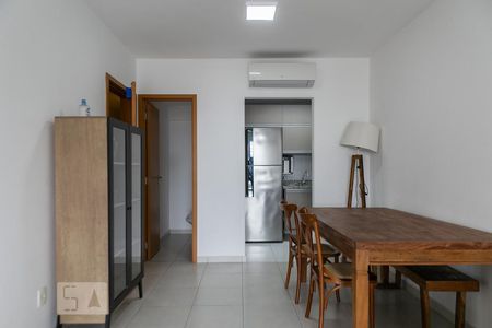 Sala de apartamento para alugar com 2 quartos, 82m² em Gonzaga, Santos