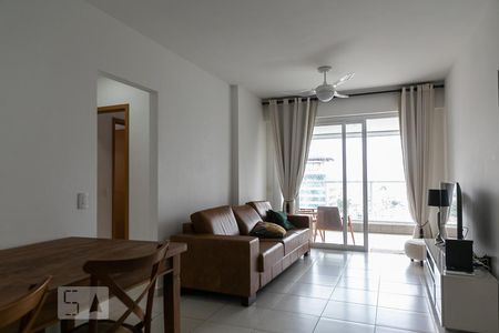 Sala de apartamento para alugar com 2 quartos, 82m² em Gonzaga, Santos