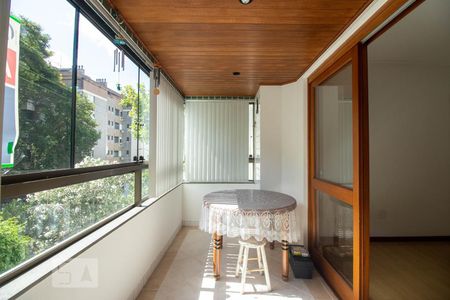 Varanda de apartamento para alugar com 3 quartos, 95m² em Jardim Lindóia, Porto Alegre