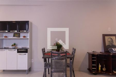 Sala de kitnet/studio para alugar com 1 quarto, 30m² em Conjunto Residencial Salvador Tolezani, São Paulo