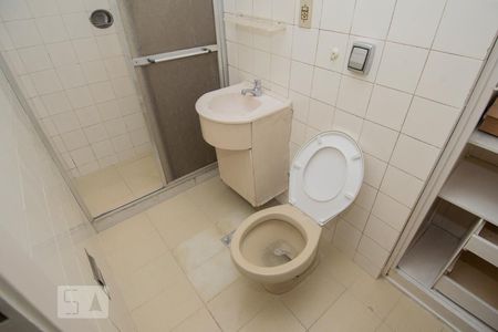 Banheiro de kitnet/studio para alugar com 1 quarto, 25m² em Flamengo, Rio de Janeiro