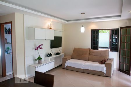 Sala de casa à venda com 3 quartos, 190m² em Tanque, Rio de Janeiro