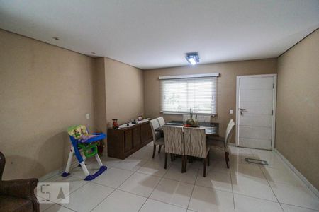 Casa de condomínio para alugar com 154m², 4 quartos e 3 vagasSala