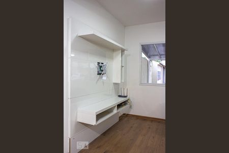 Detalhe Sala de casa de condomínio para alugar com 3 quartos, 140m² em Olaria, Canoas