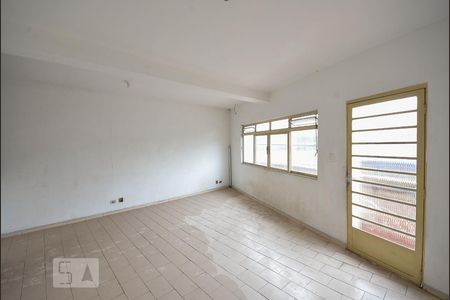 Sala de casa para alugar com 2 quartos, 70m² em Vila Firmiano Pinto, São Paulo
