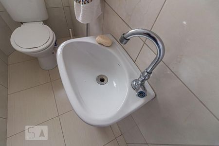 Lavabo de casa para alugar com 2 quartos, 146m² em Vila Scarpelli, Santo André