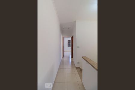 Corredor de casa para alugar com 2 quartos, 146m² em Vila Scarpelli, Santo André