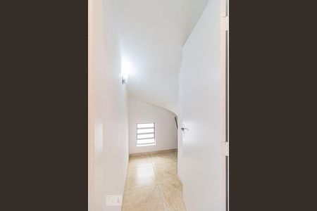 Corredor de casa para alugar com 2 quartos, 146m² em Vila Scarpelli, Santo André