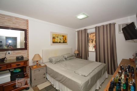 Suíte de casa de condomínio para alugar com 2 quartos, 240m² em Vila Valqueire, Rio de Janeiro