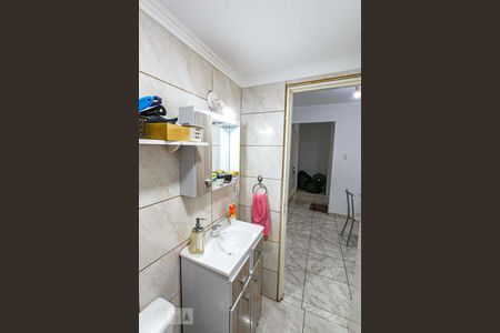 Banheiro de apartamento à venda com 1 quarto, 47m² em Humaitá, Porto Alegre