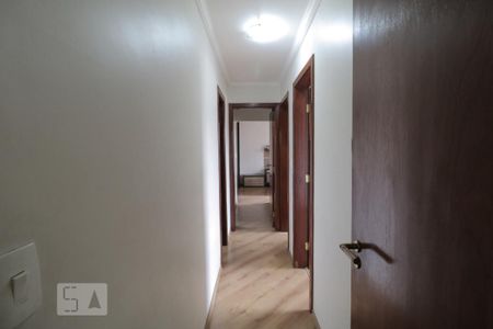 Corredor de acesso aos quartos  de apartamento para alugar com 3 quartos, 126m² em Vila Formosa, São Paulo