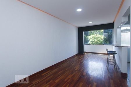 SALA de apartamento para alugar com 1 quarto, 90m² em Passo da Areia, Porto Alegre