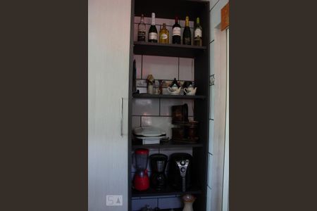 Casa à venda com 107m², 2 quartos e 4 vagas Casa à venda com 107m², 2 quartos e 4 vagasCozinha - Armários