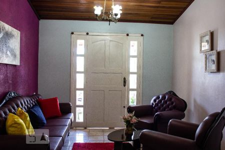 Sala de Estar de casa à venda com 2 quartos, 107m² em Guajuviras, Canoas