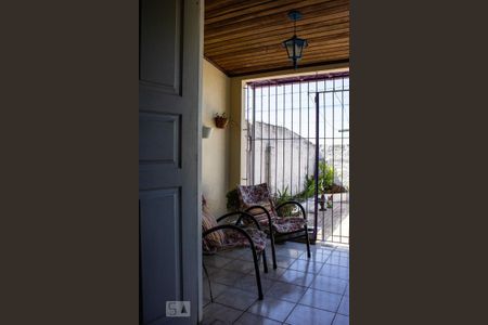 Casa à venda com 107m², 2 quartos e 4 vagas Casa à venda com 107m², 2 quartos e 4 vagasvaranda