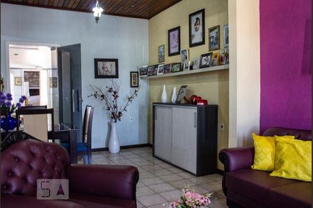 Sala de Estar de casa à venda com 2 quartos, 107m² em Guajuviras, Canoas